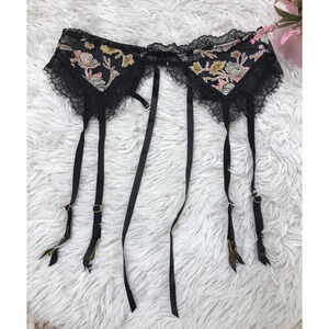 Victoria's Secret DREAM ANGELS Floral Embroidered Garter Belt sz XS S